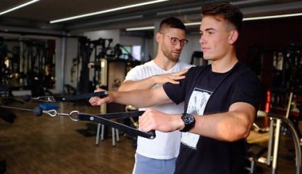 ¿Anhelas estudiar para ser Auxiliar de Rehabilitación a Distancia? Los 8 principales Cursos para lograrlo